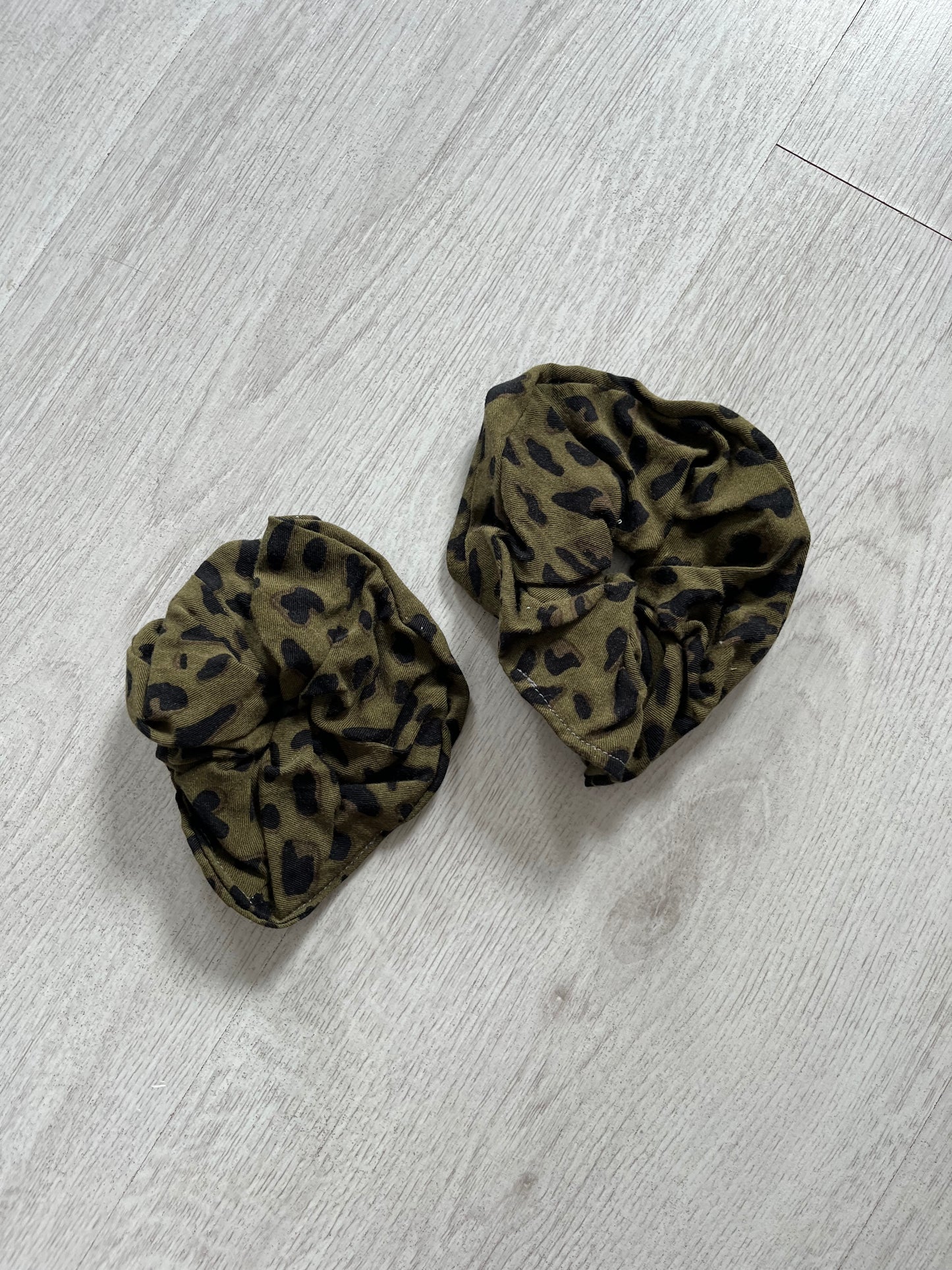 Scrunchie - Leopard Green (Big)