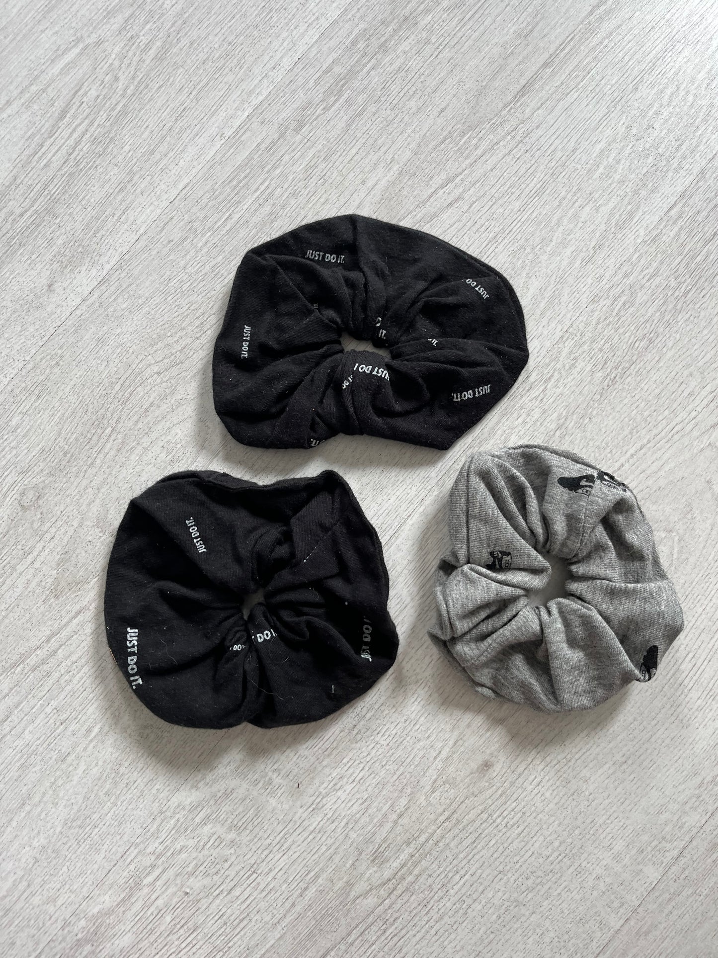 Scrunchie - Sneakers (Big)