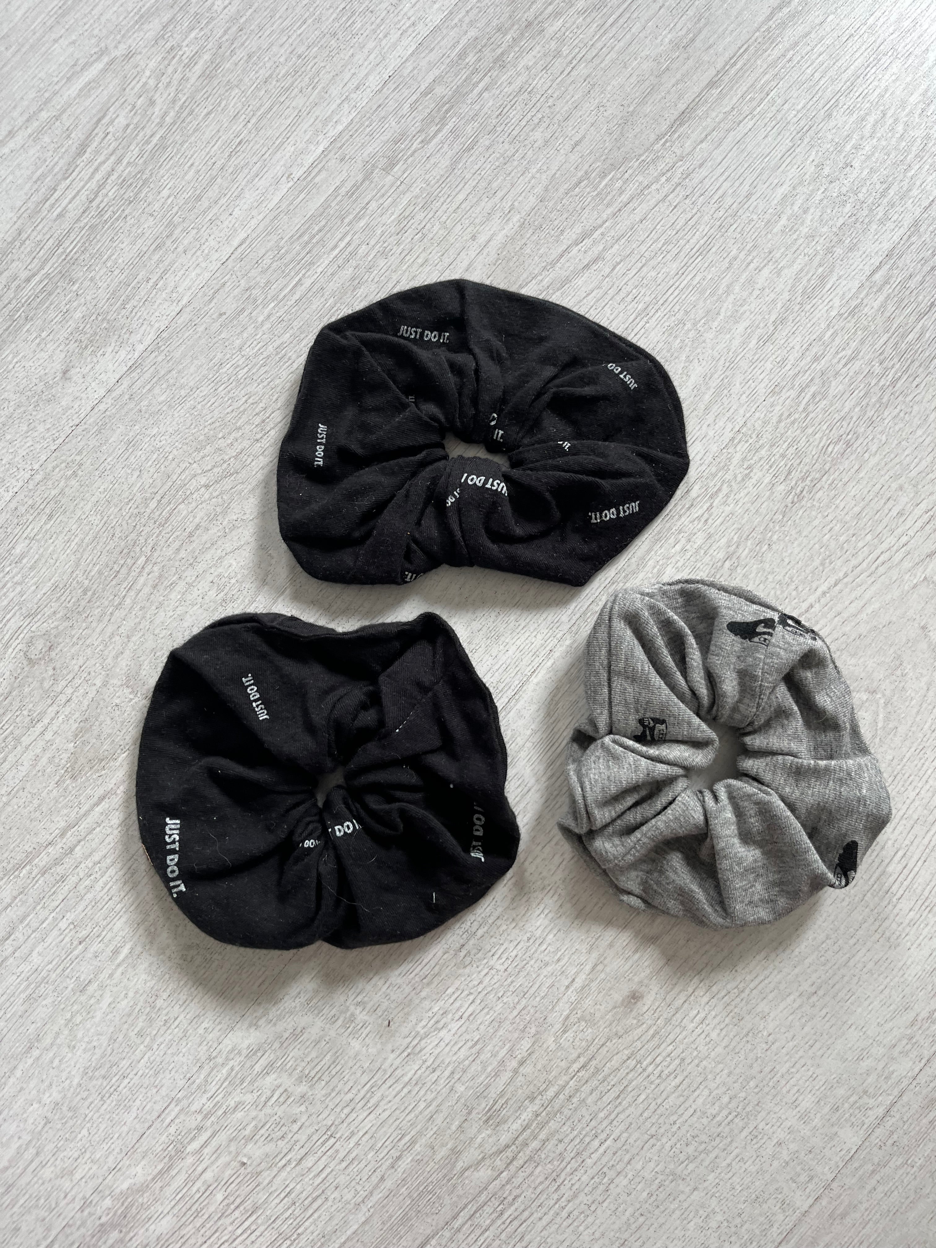 Scrunchie - Sneakers (Big)