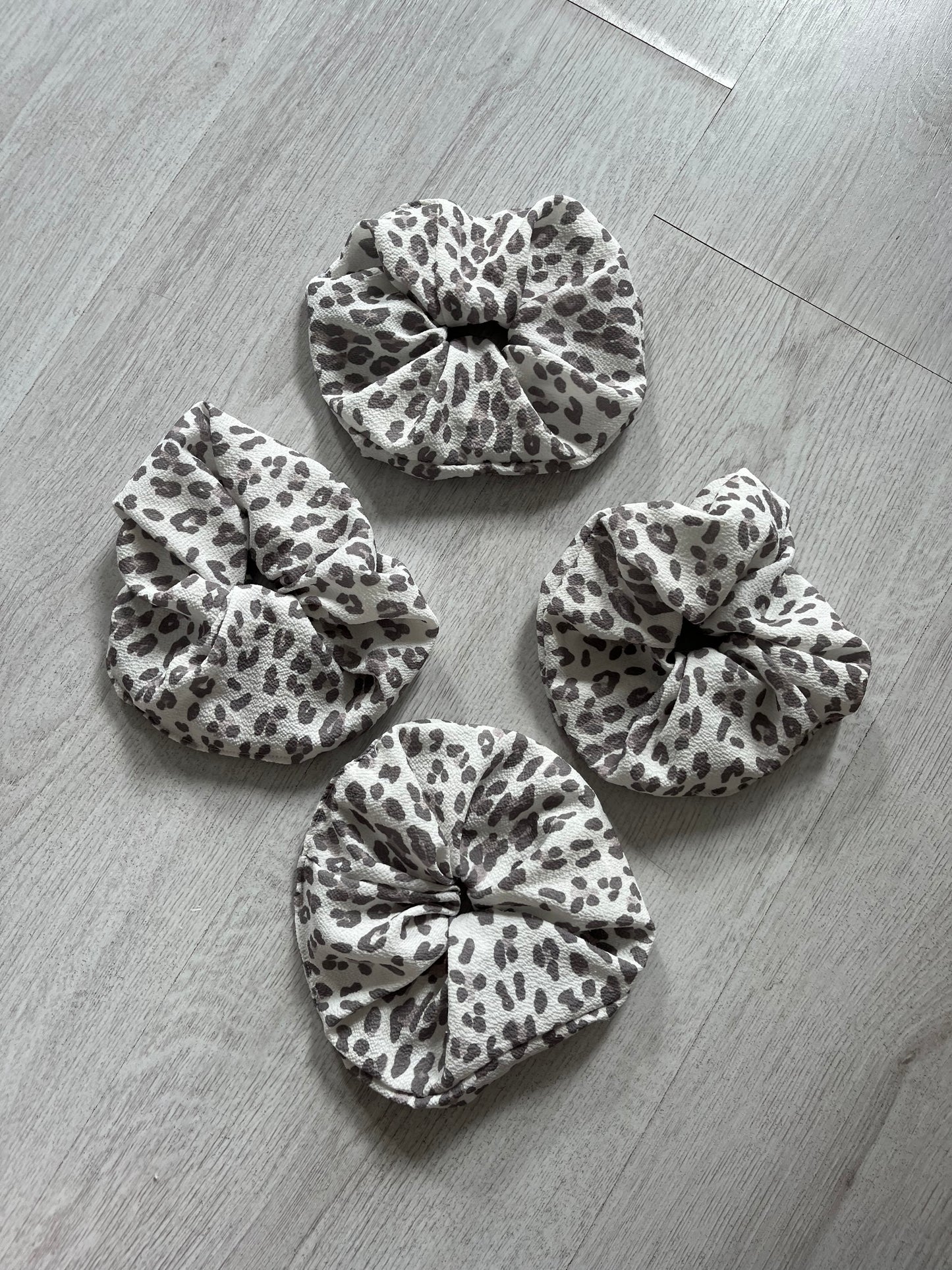 Scrunchie - Leopard (Big)