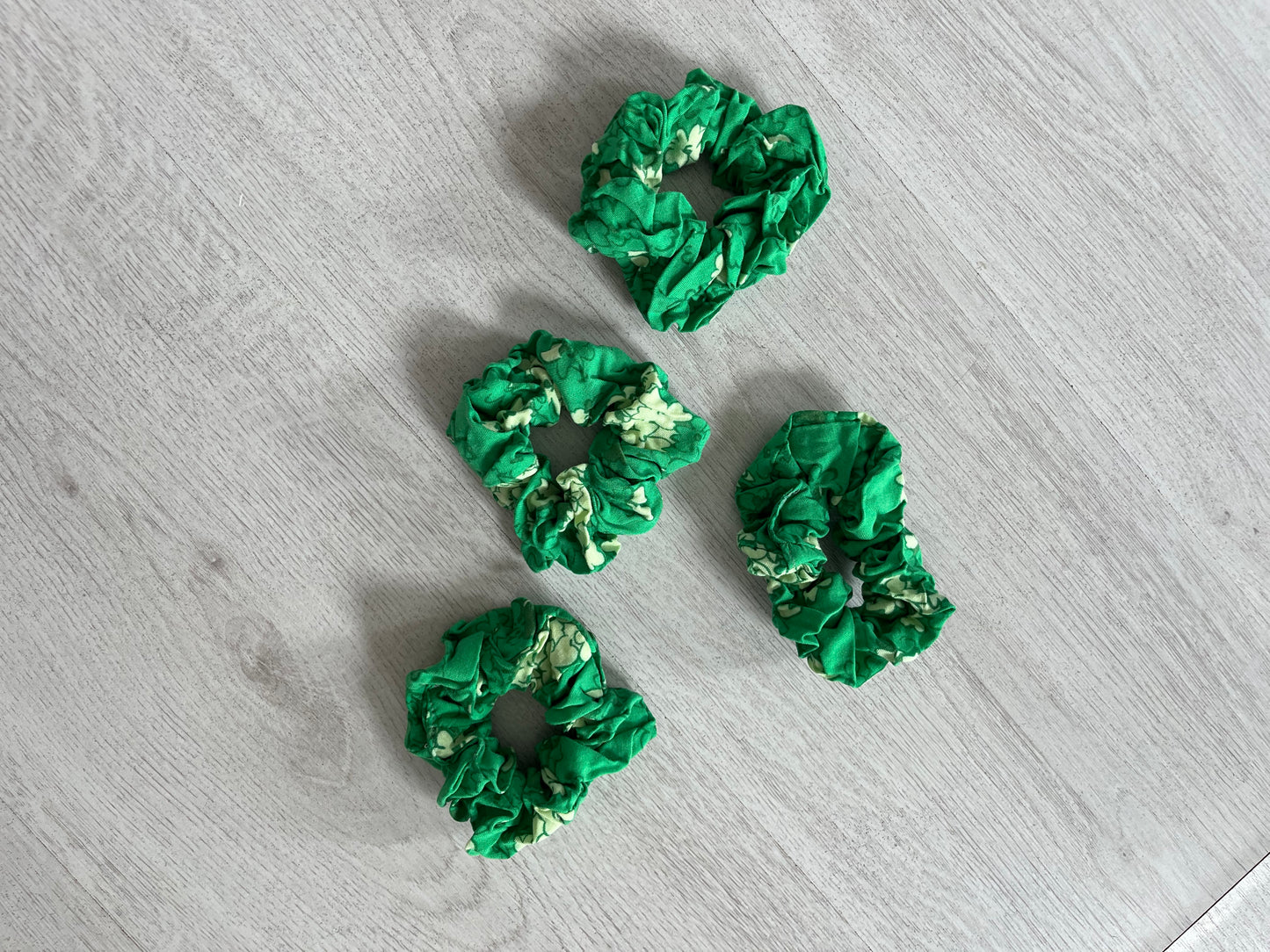 Scrunchie - Green Flowers