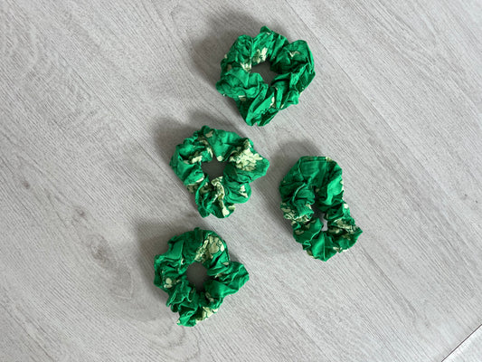 Scrunchie - Green Flowers